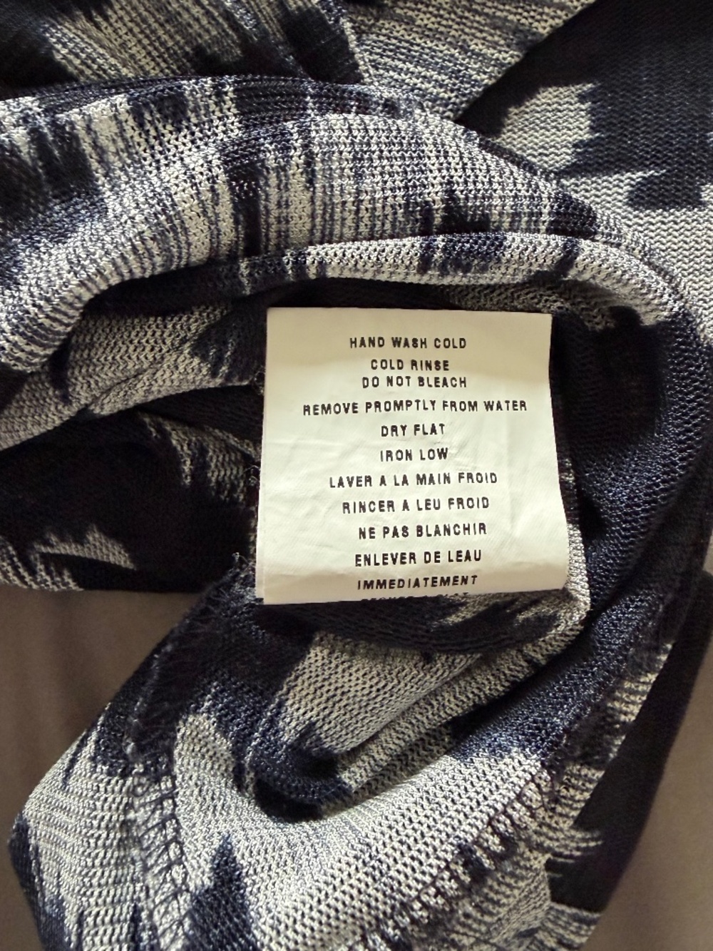 EUC Cleo Abstract Print Long-Sleeve Blouse Round Neckline in Navy/White Medium - Picture 7 of 7